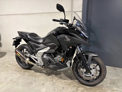  NC750X DCT met verlagingskit en Akrapovic