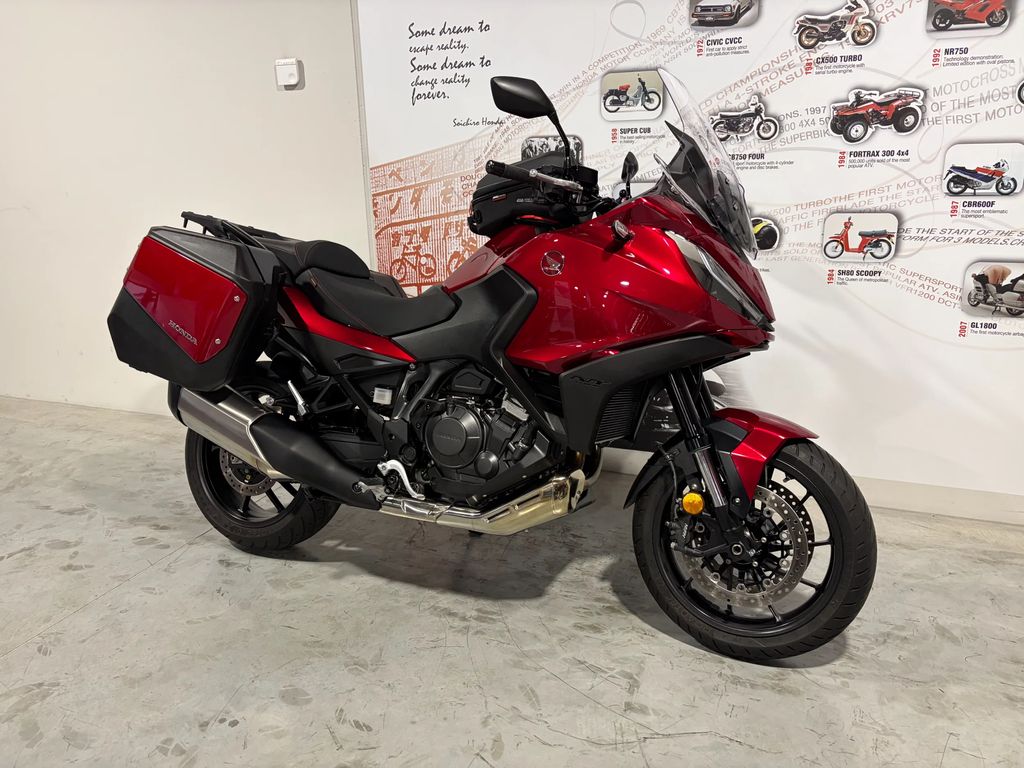  NT1100 Manueel met comfortzadels en tanktas