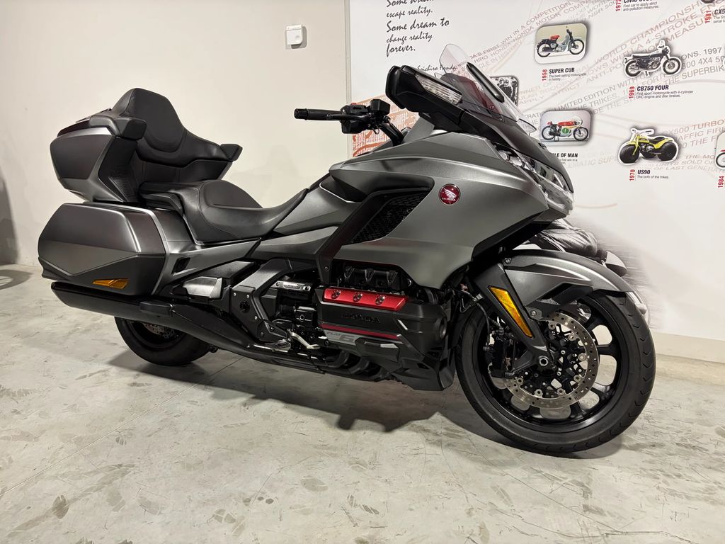  GL 1800 Goldwing Bagger DCT met Topcaseombouw
