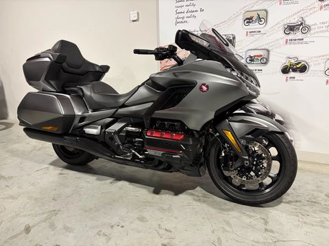  GL 1800 Goldwing Bagger DCT met Topcaseombouw
