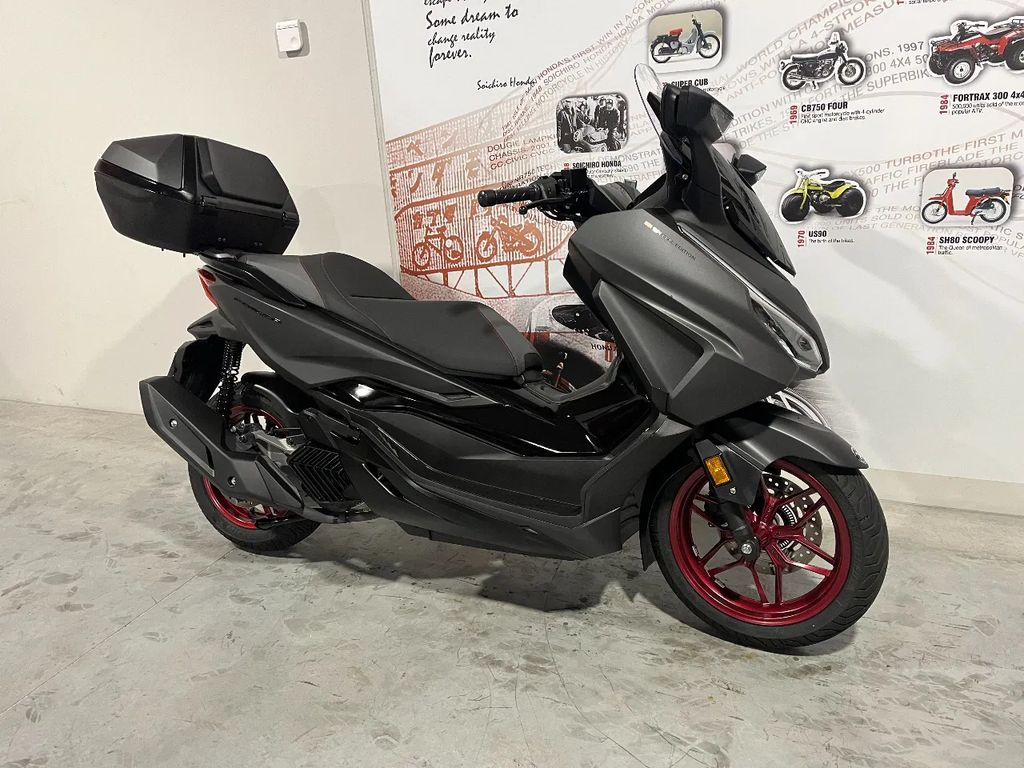  Forza 125 Special edition met topcase