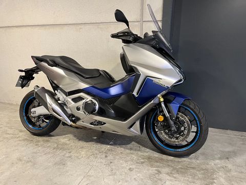  Forza 750 met extra's