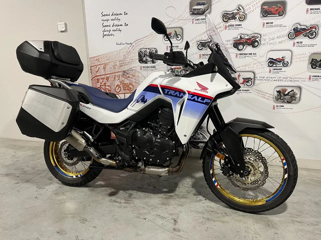  XL750 Transalp met veel opties
