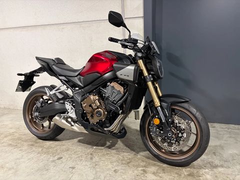  CB650R E-clutch met sport pakket in nieuwstaat95